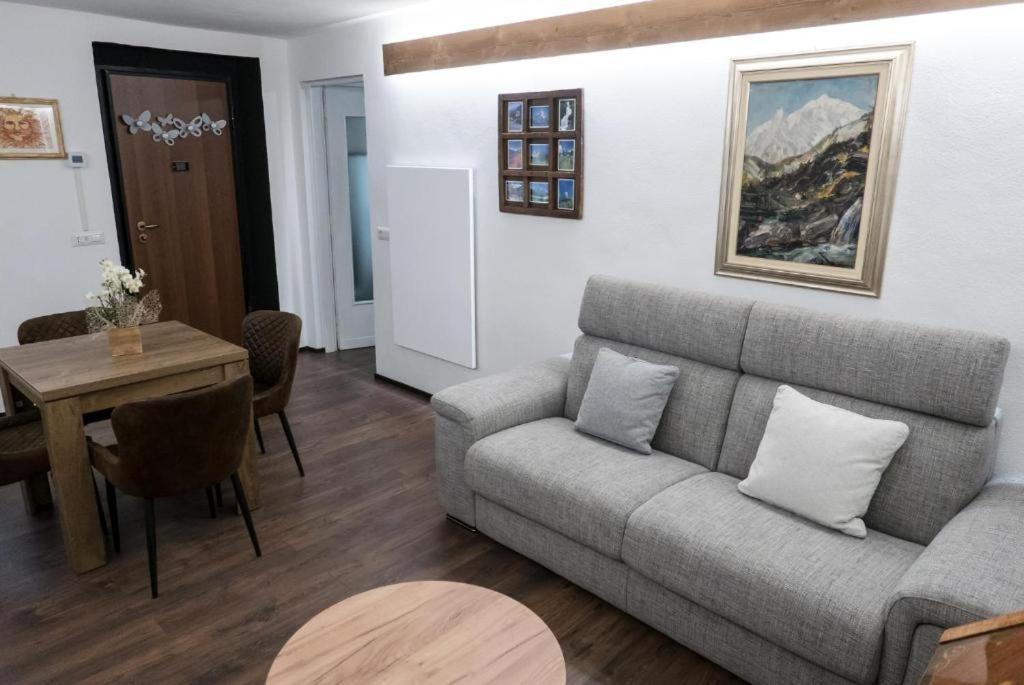 Casa Sofia Apartment อาออสตา ภายนอก รูปภาพ